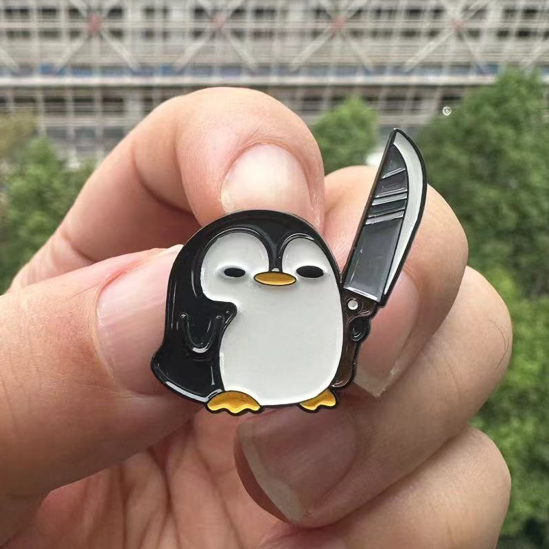Edc Everyday Carry Knives - Забавный пингвин, держащий большой нож, брошь,